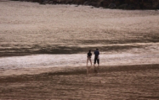 情人岛海滩上夫妻图片