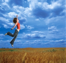 运动跃动女人跳跃跳动运动高兴开心女人图片