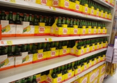 超市 购物中心 美食 购物 商店 饮料 饮品 啤酒 堆头 货架 室内 商业图片