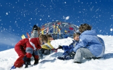 瑞士孩子们的冬天图片