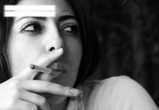 吸煙女性图片