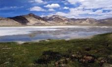 高山流水西藏雪山高原水溪流溪水西藏湖水湖羊措湖蓝天白云西藏风景图片